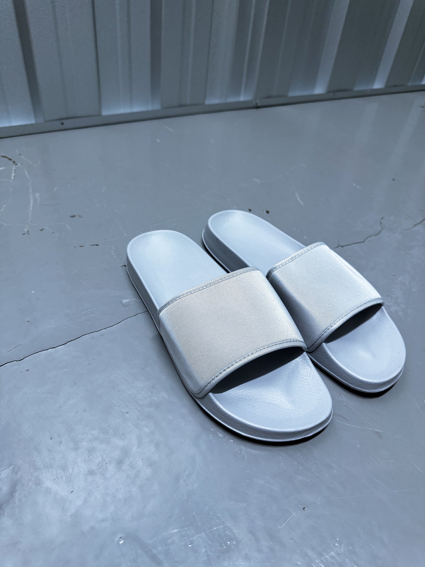 Aria Slides - Grey