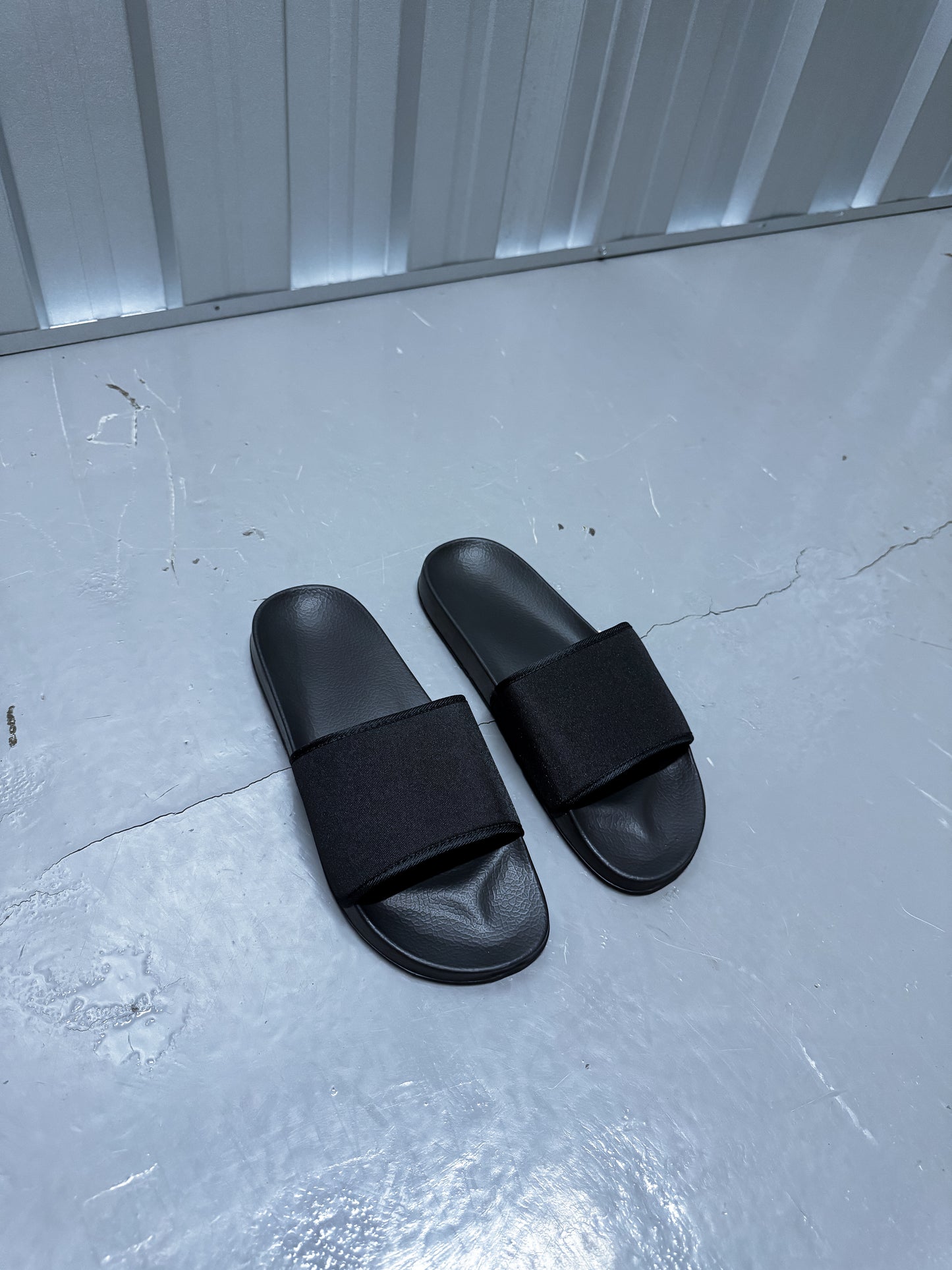 Aria Slides - Black