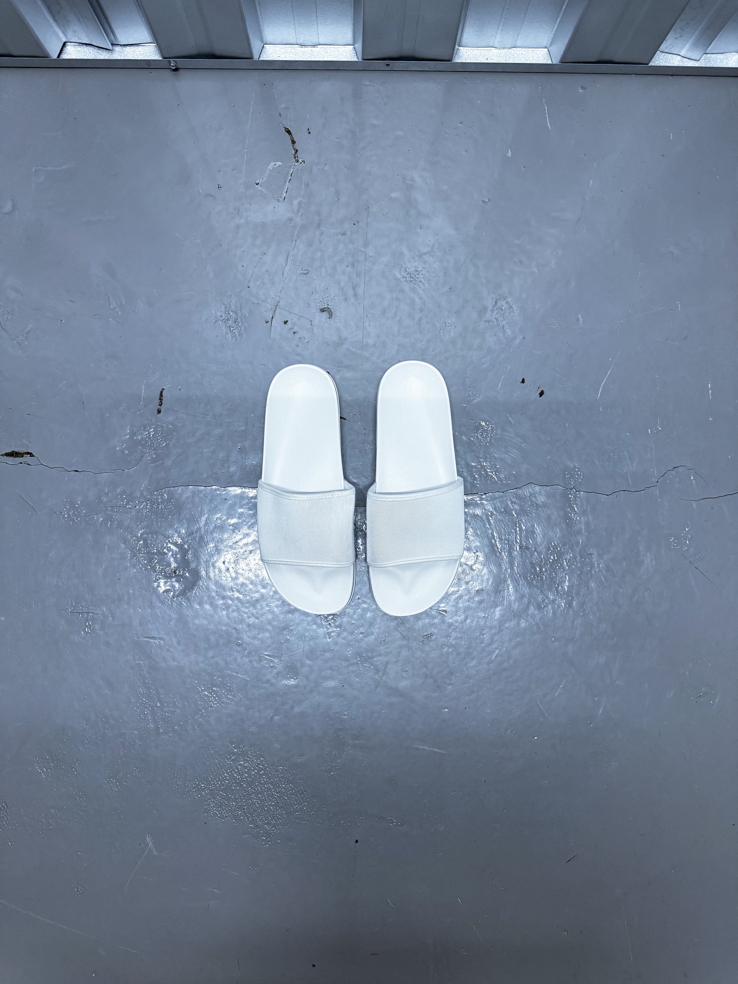 Aria Slides - White