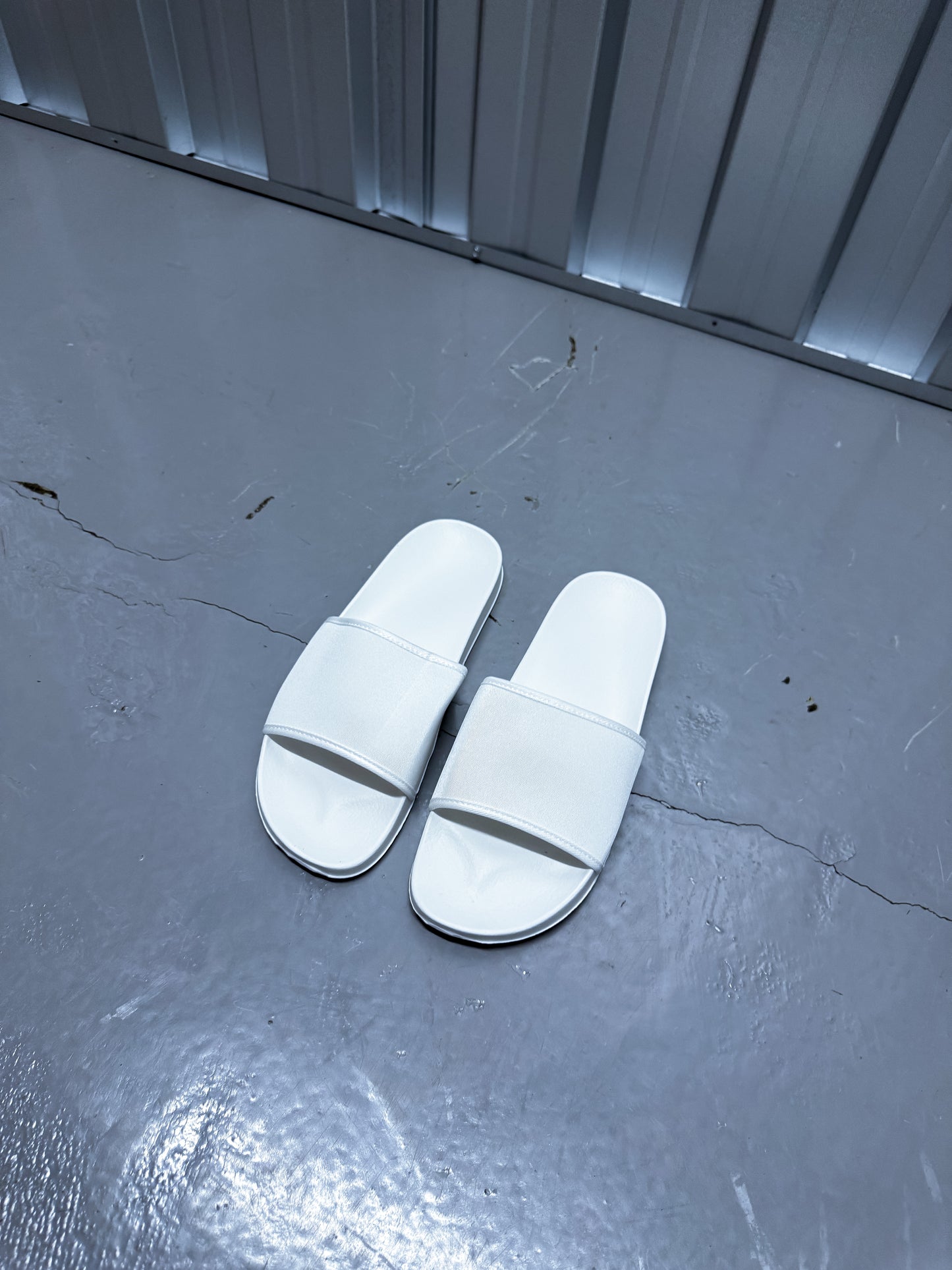 Aria Slides - White
